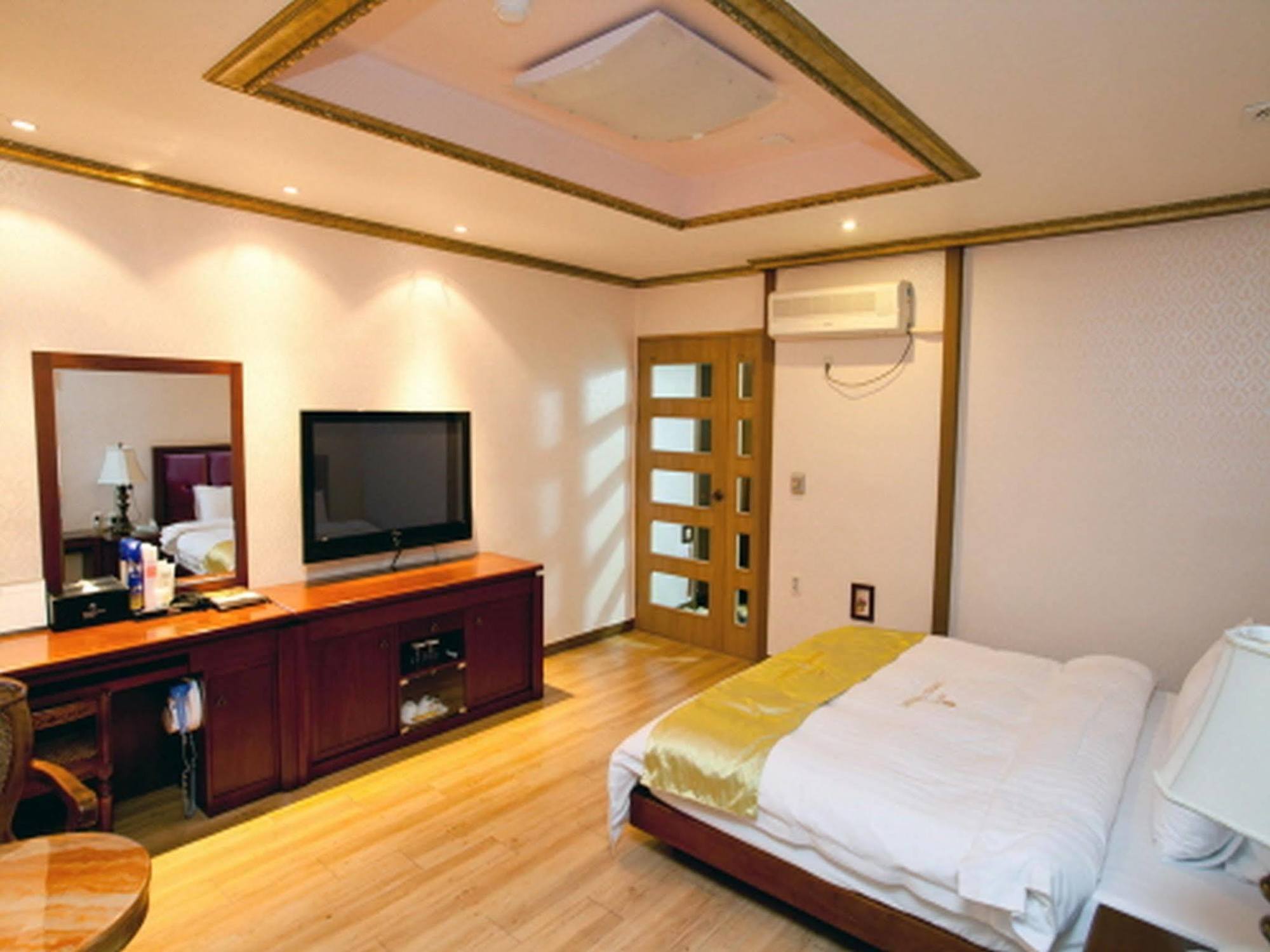 B&Beach Tourist Hotel Yeosu Εξωτερικό φωτογραφία